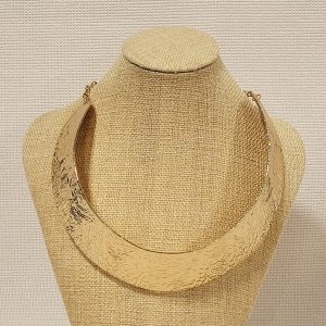 Collar rígido dorado SURIA – Collar elegante para invitadas y eventos